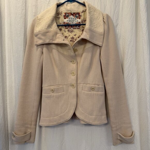 Free People Jackets & Blazers - Free People Women’s‎ Size 6 Blush Ivory Textured Collar Button Up Sweater Jacket